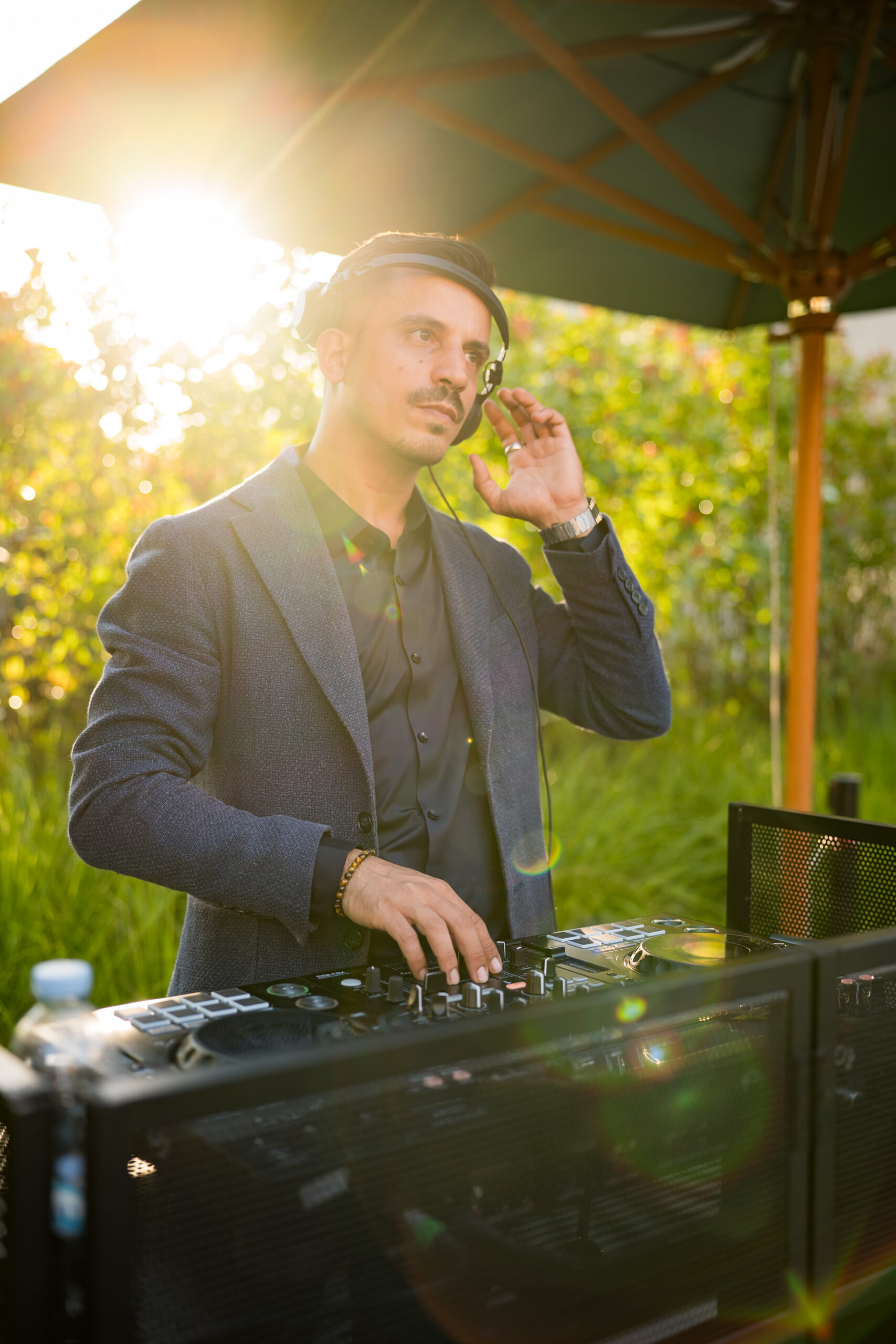 Sergio Parisi DJ durante un evento all'aperto